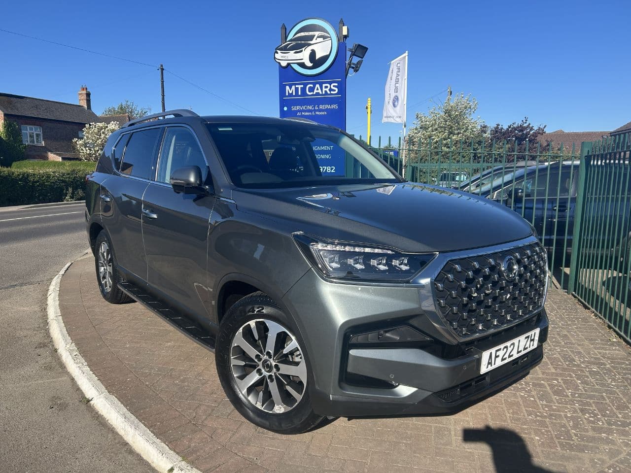 SsangYong Rexton - image 1 of 20