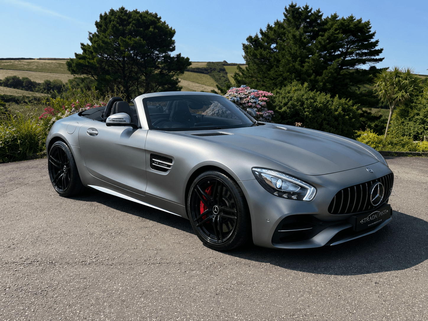 Mercedes-Benz AMG GT - image 1 of 1
