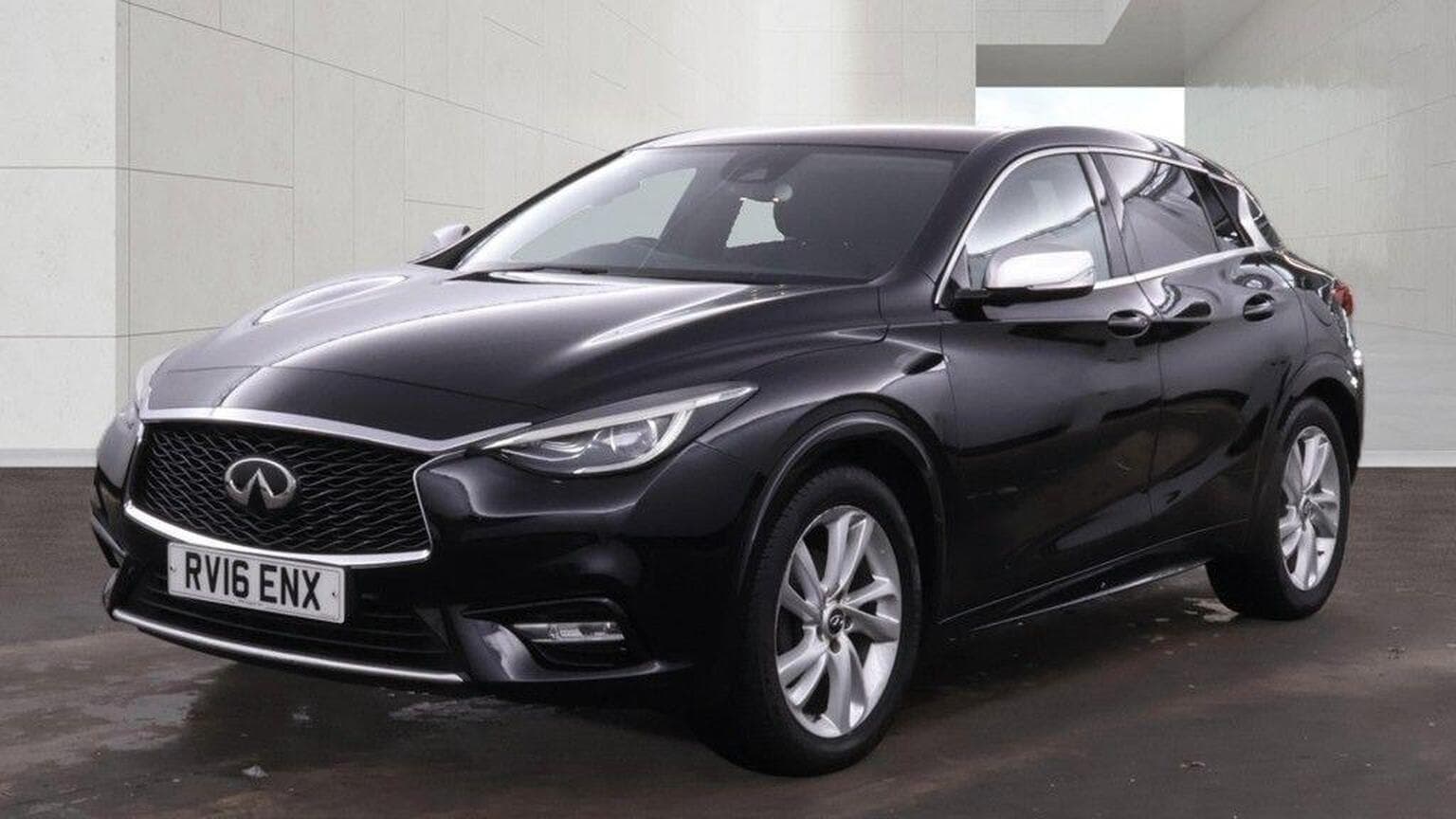 Infiniti Q30 - image 1 of 6
