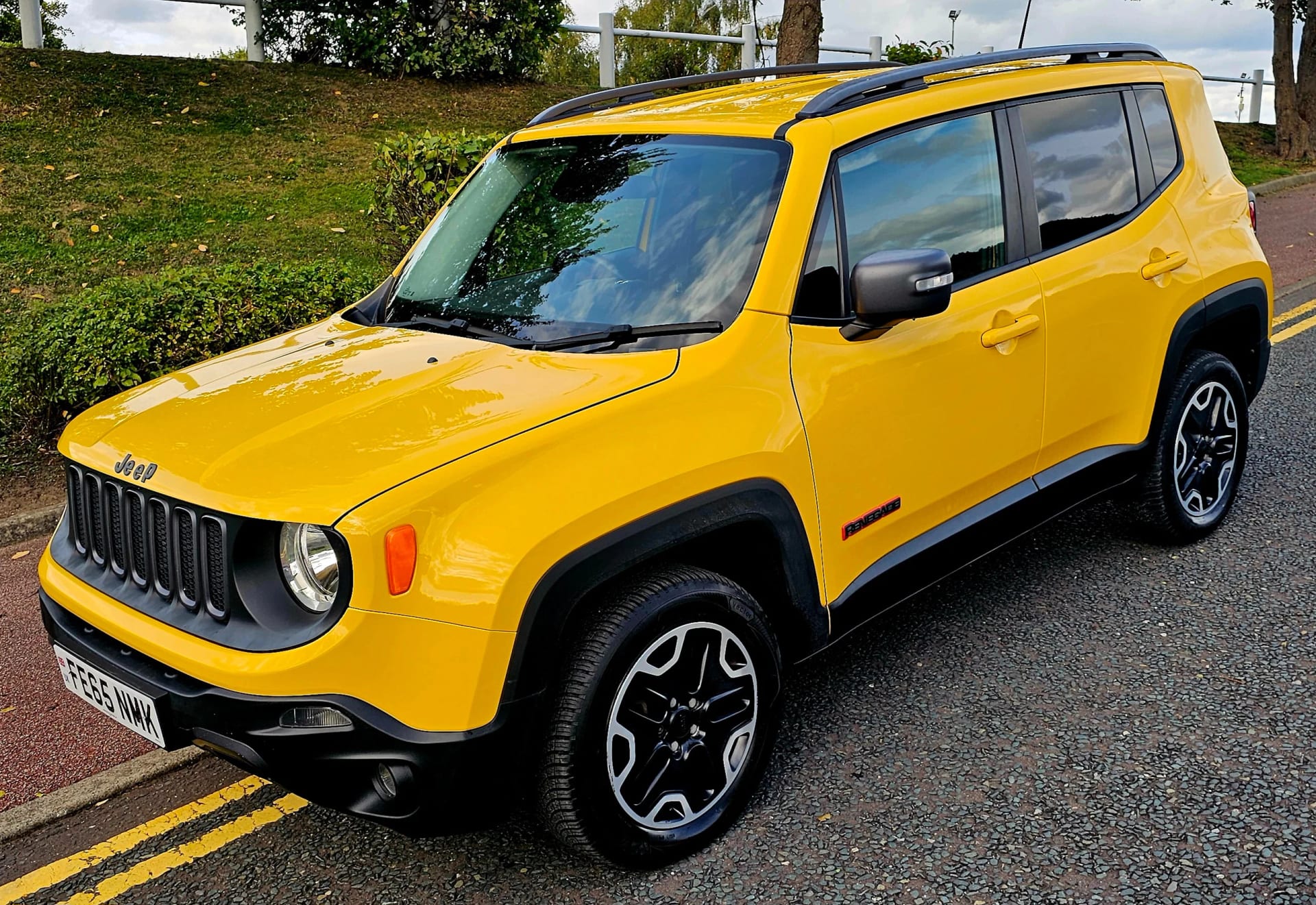 Jeep Renegade - image 1 of 53