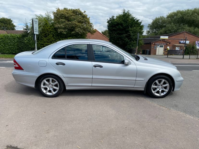 2006 MERCEDES-BENZ 220