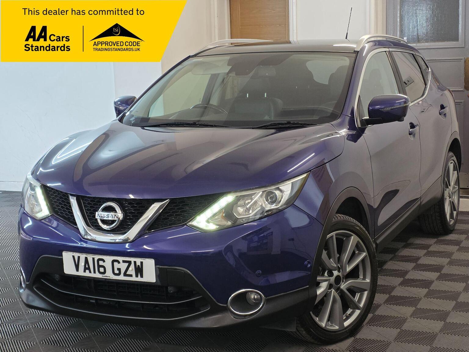 2016 Nissan Qashqai 1.6 dCi Tekna 2WD Euro 6 (s/s) 5dr in blue — photo 1 of 28