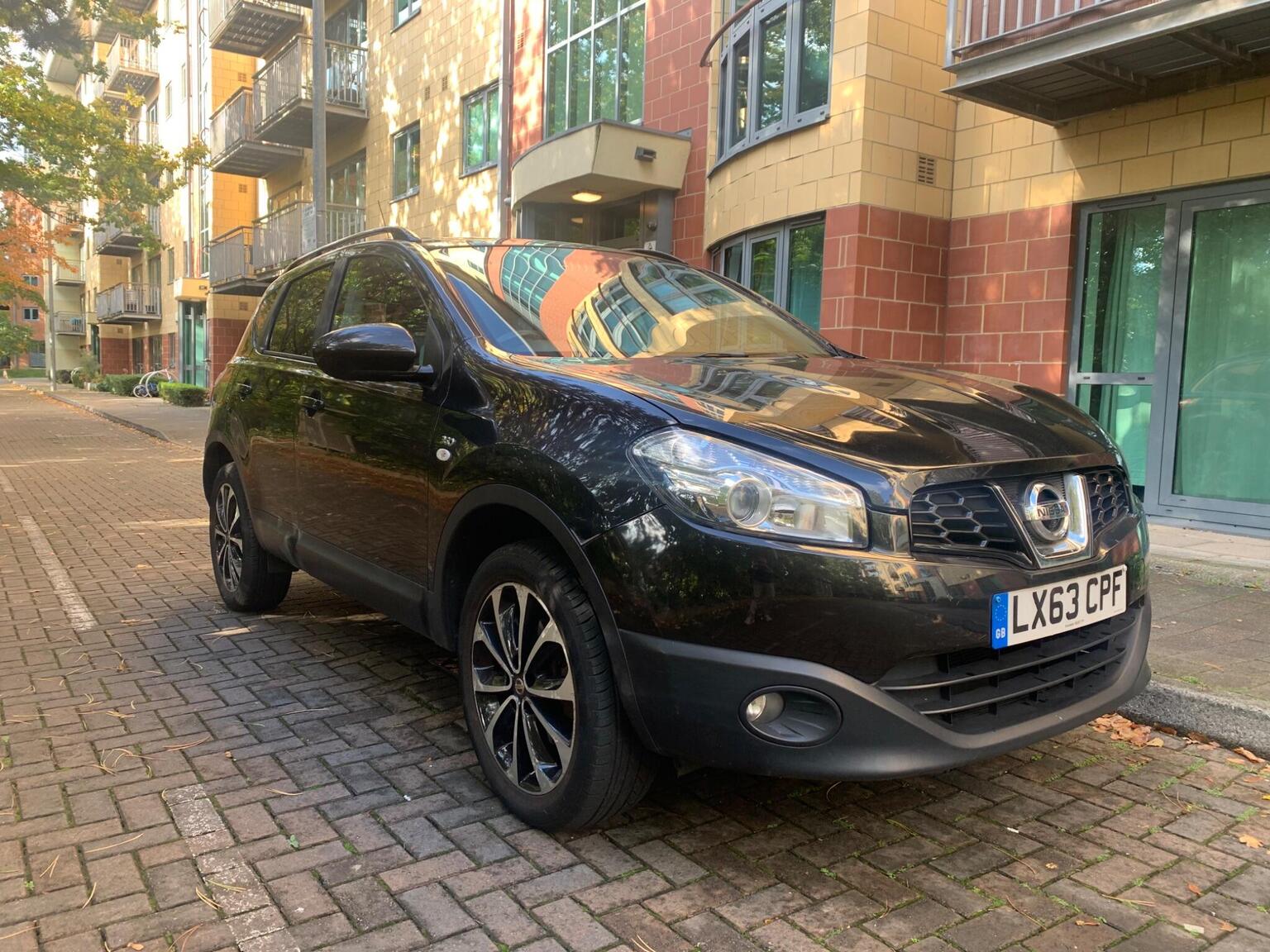 2013 Nissan Qashqai 1.6 360 2WD Euro 5 5dr in black — photo 1 of 34