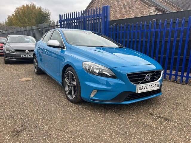 2014 Volvo V40 1.6 D2 R-Design in blue — photo 1 of 12