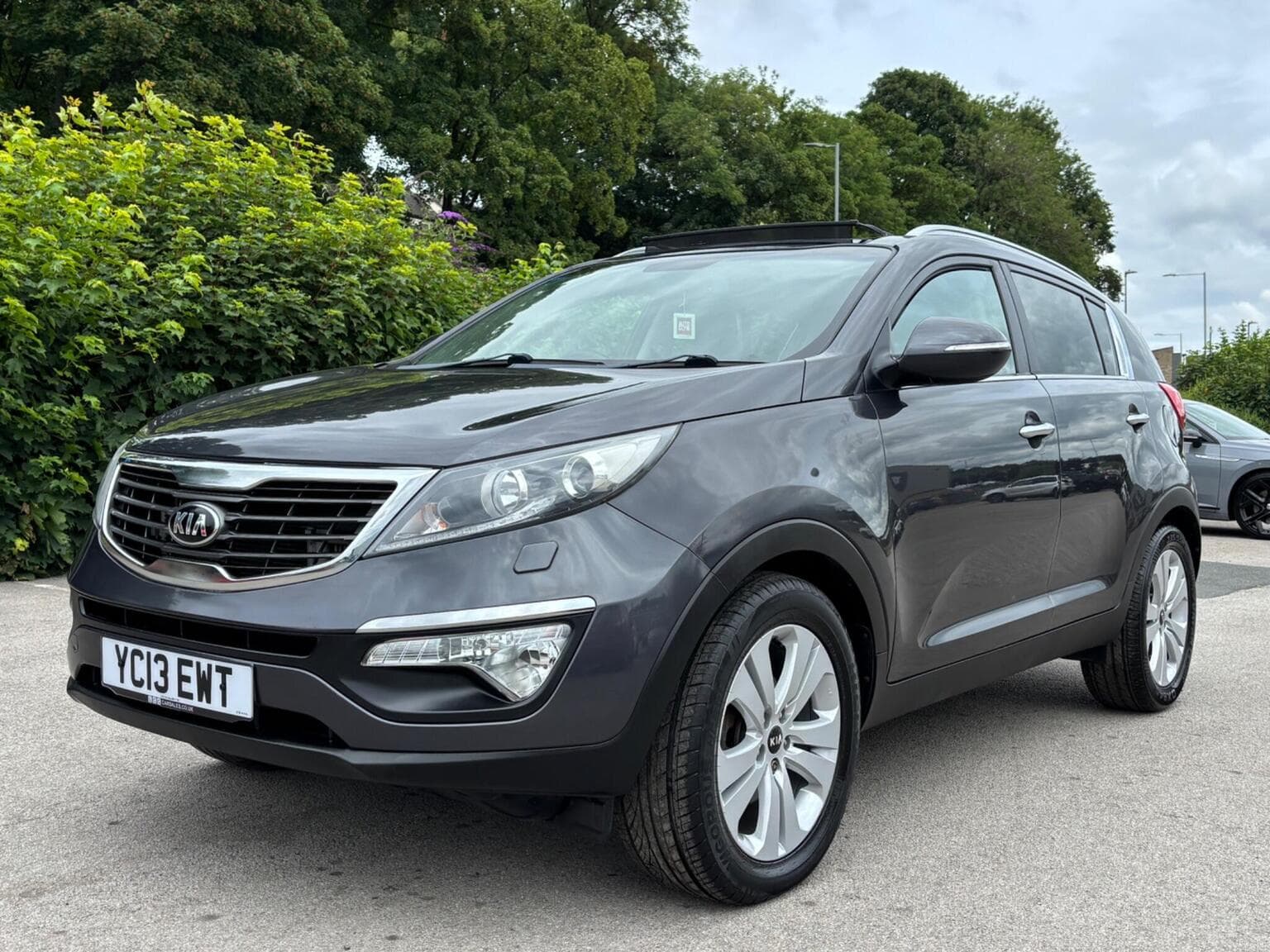 Kia Sportage - image 1 of 42