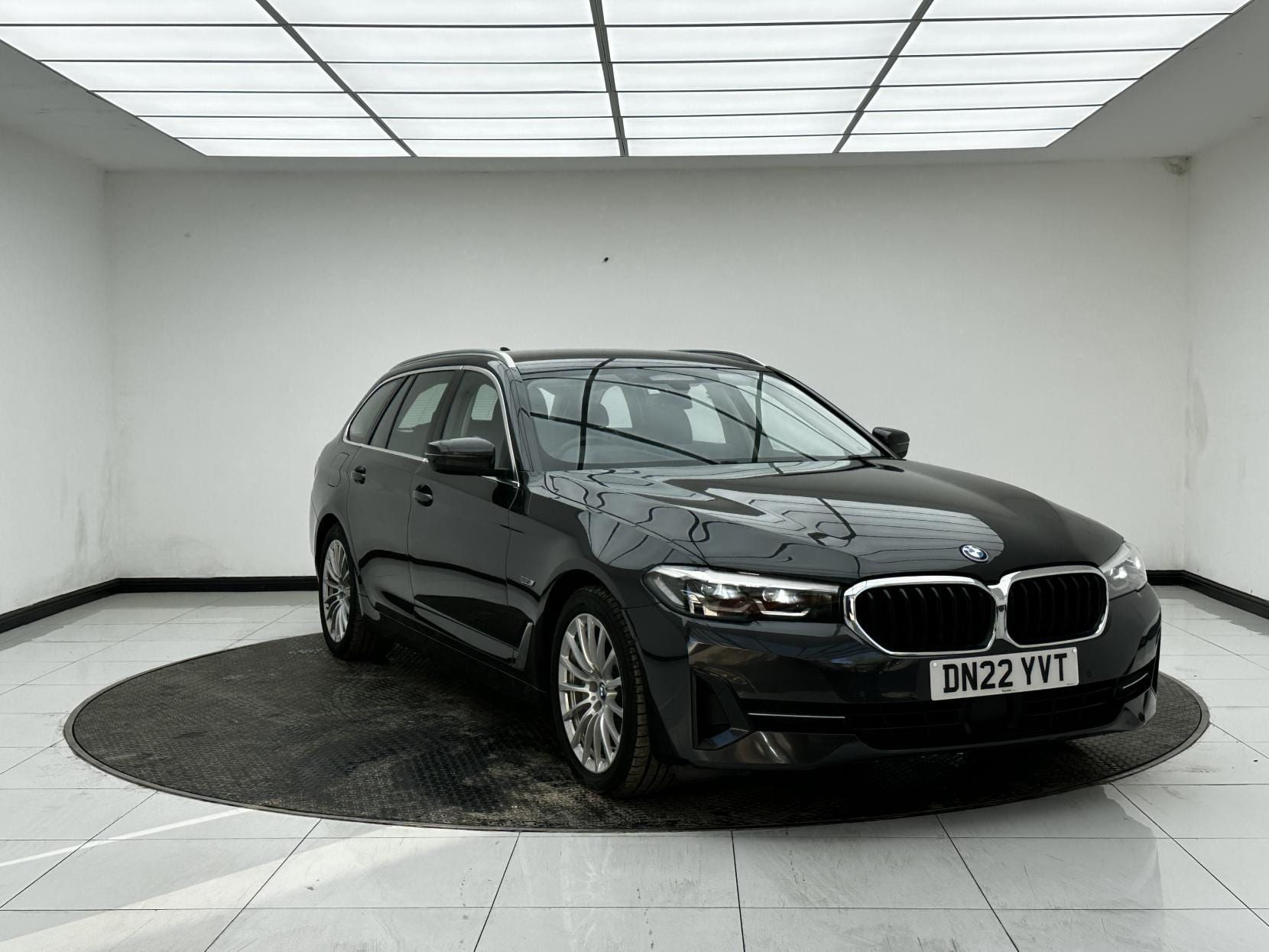 BMW 5 Series - image 1 of 63