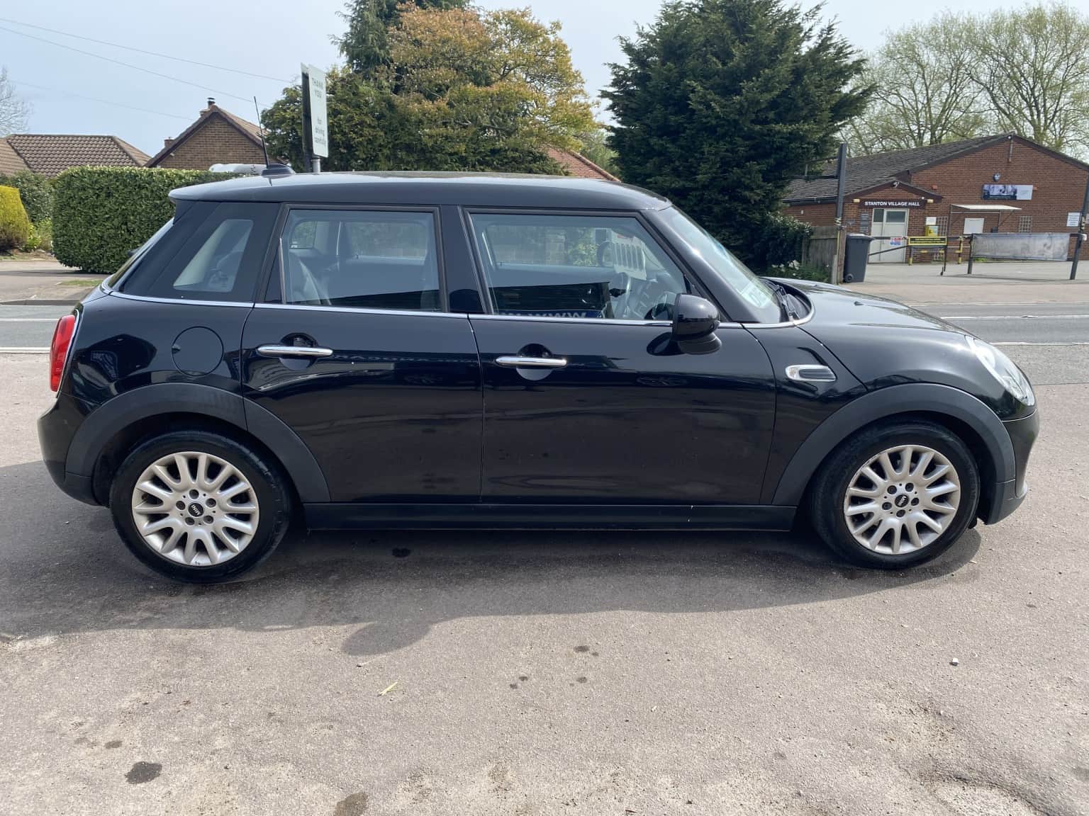 MINI Hatch - image 1 of 32