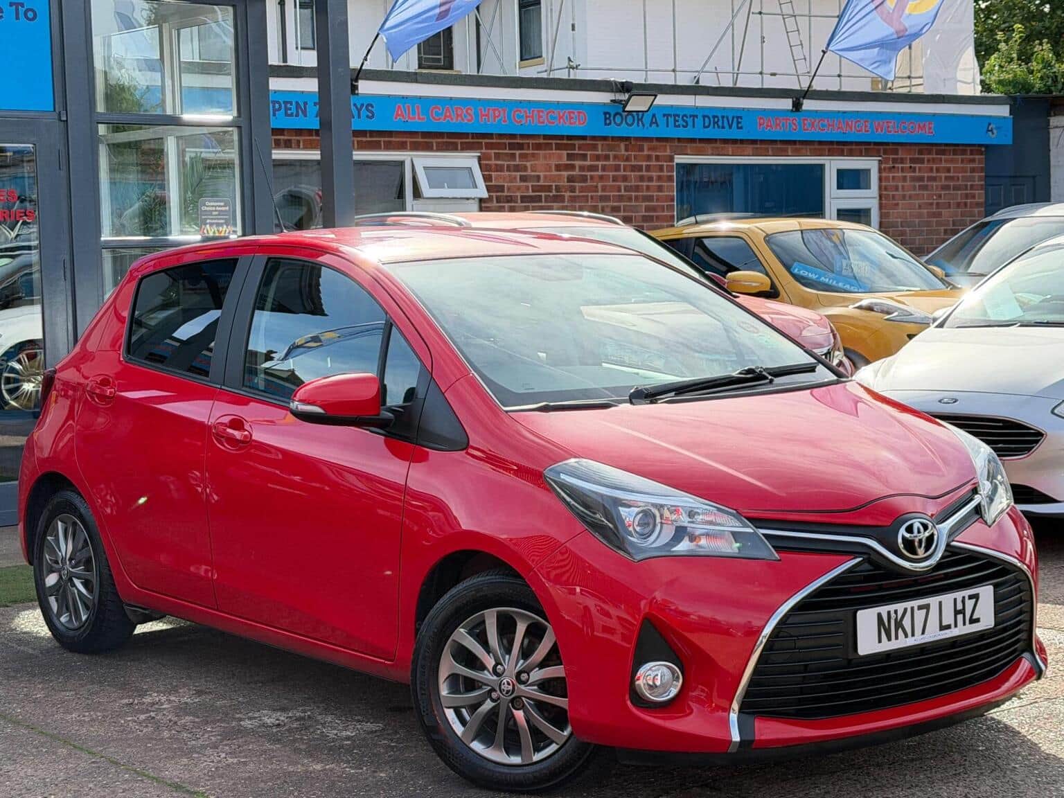 Toyota Yaris - image 1 of 69