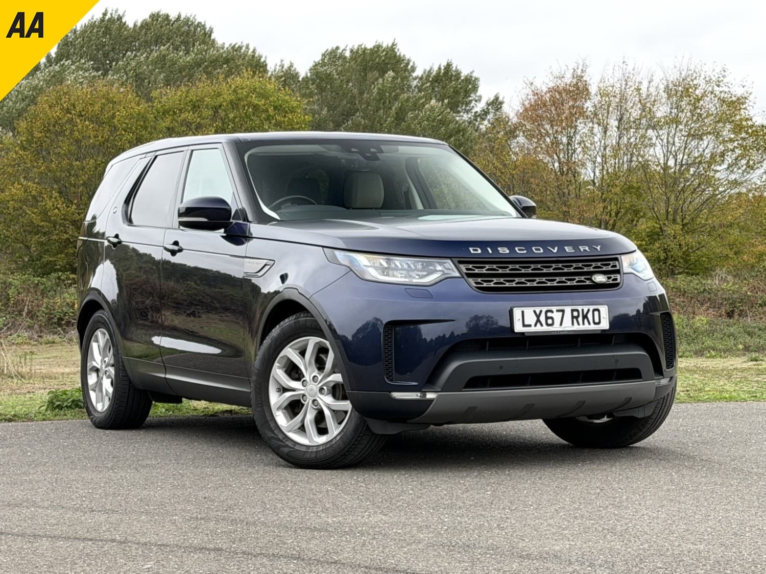 Land Rover Discovery - image 1 of 69