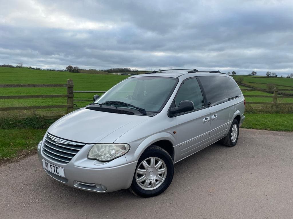 Chrysler Voyager - image 1 of 32