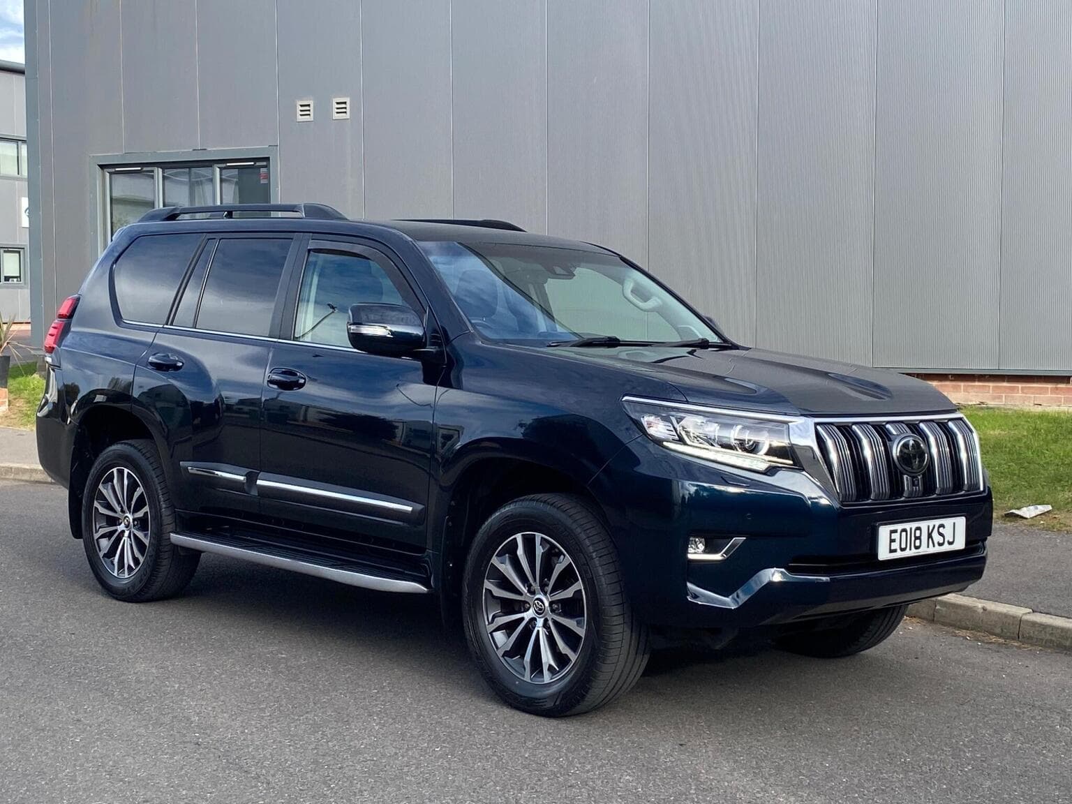 2018 Toyota Land Cruiser 2.8D Invincible Auto 4WD Euro 6 5dr (7 — photo 1 of 70