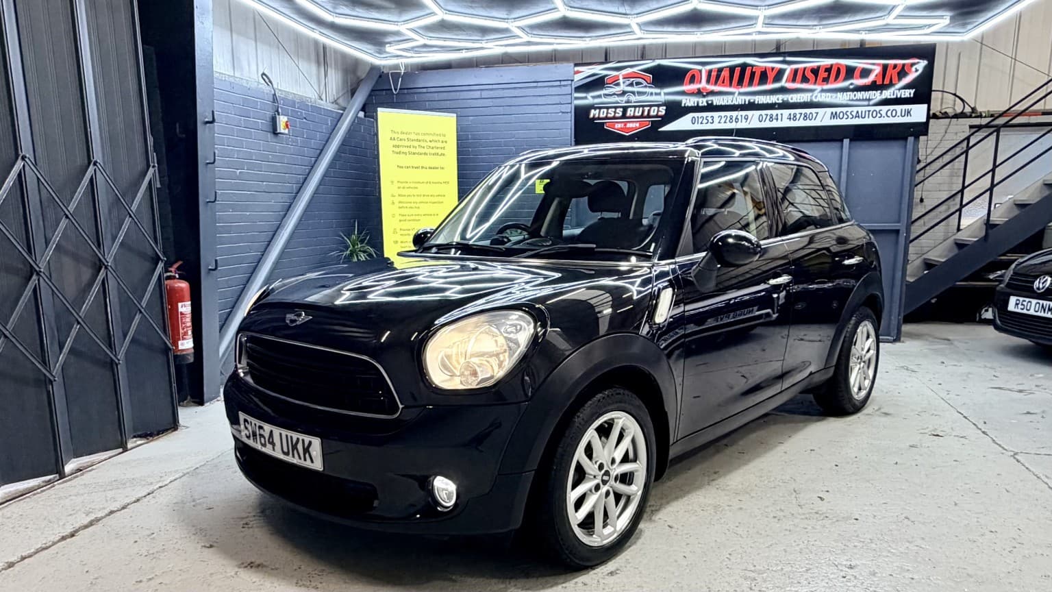 MINI Countryman - image 1 of 23