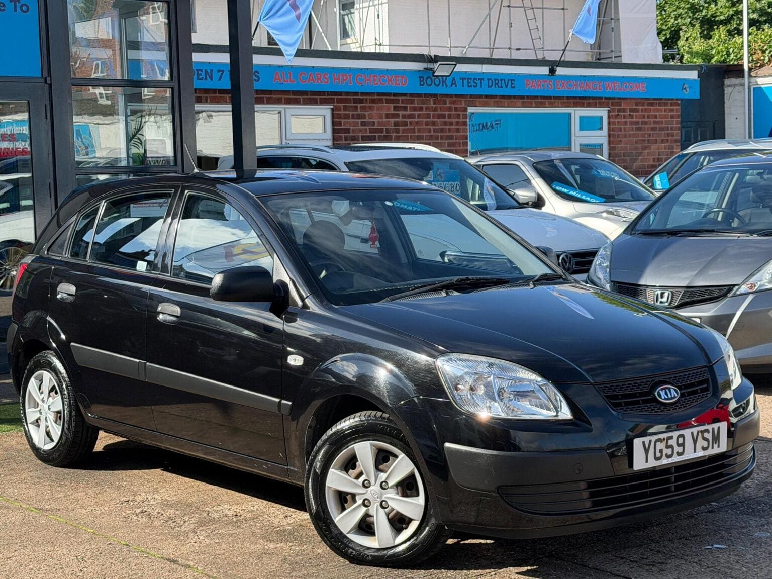 Kia Rio - image 1 of 63