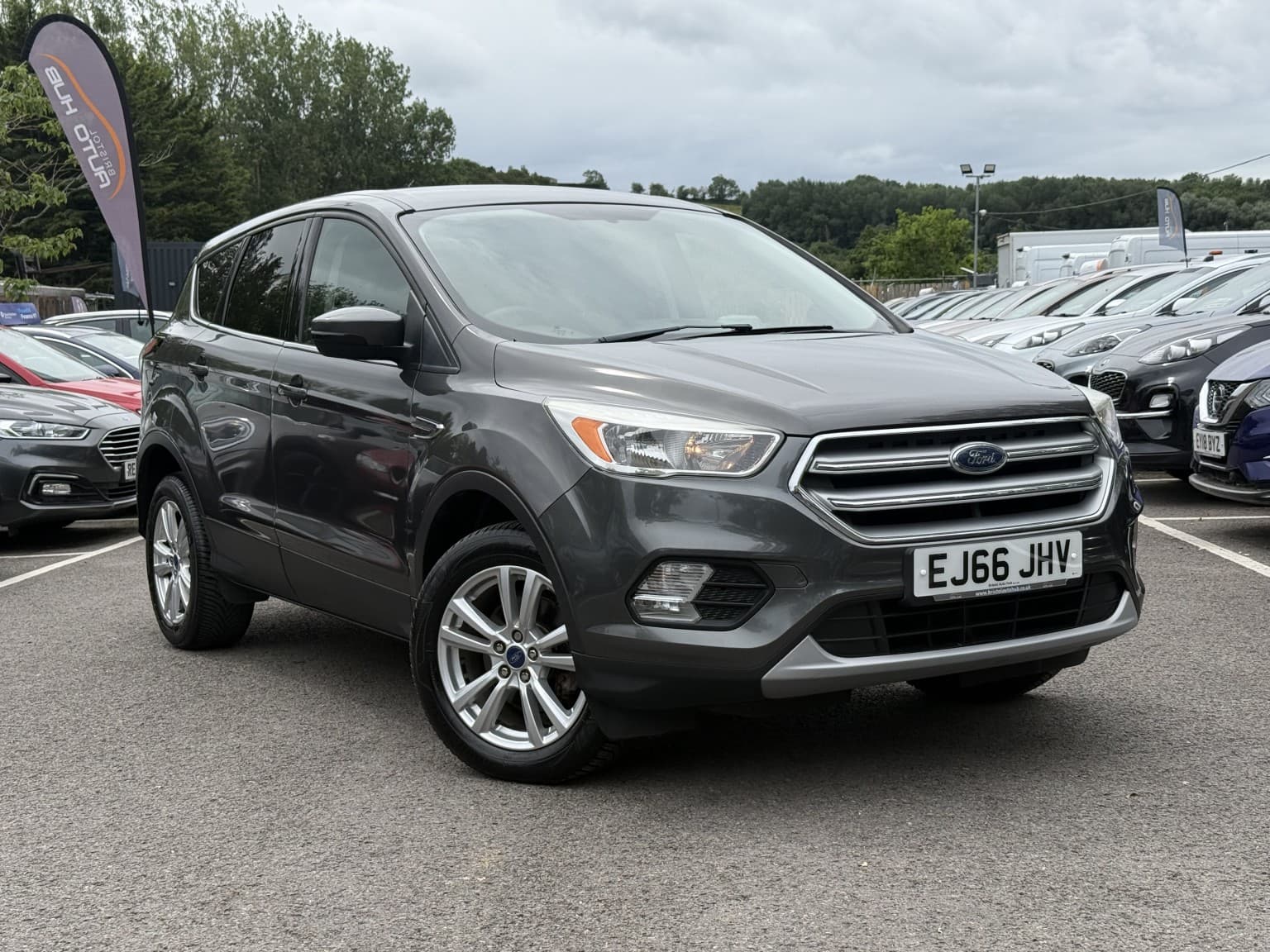 Ford Kuga - image 1 of 56