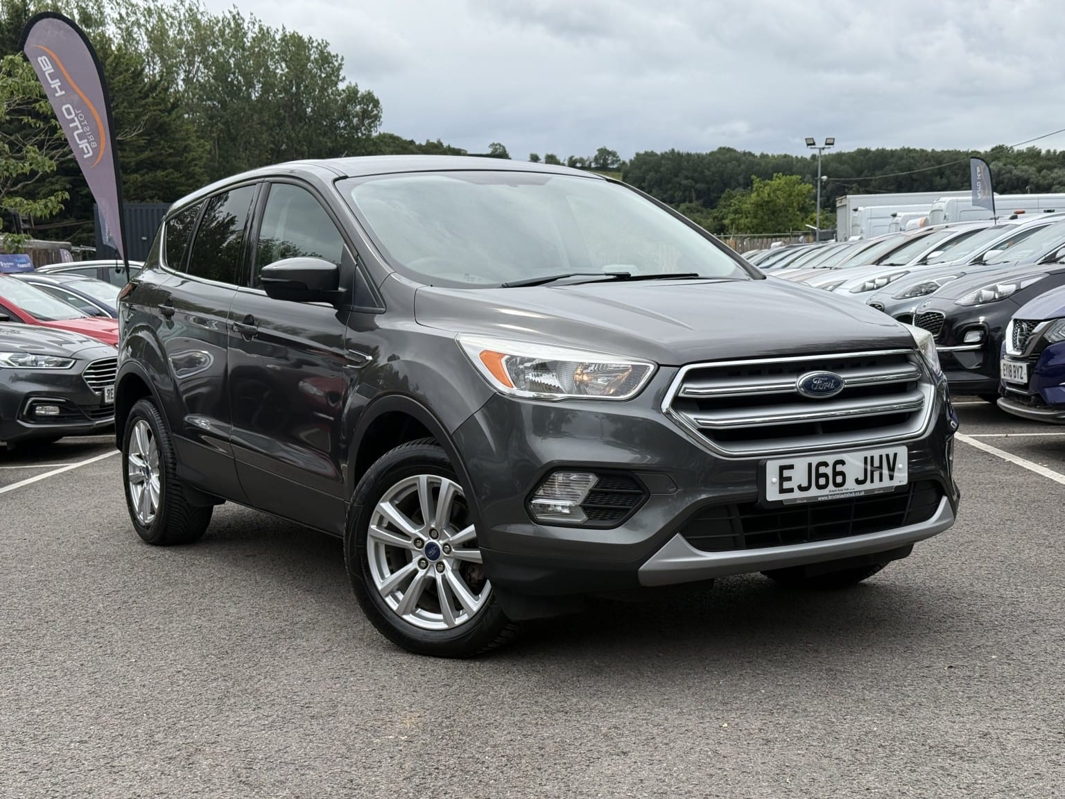 Ford Kuga - image 1 of 56