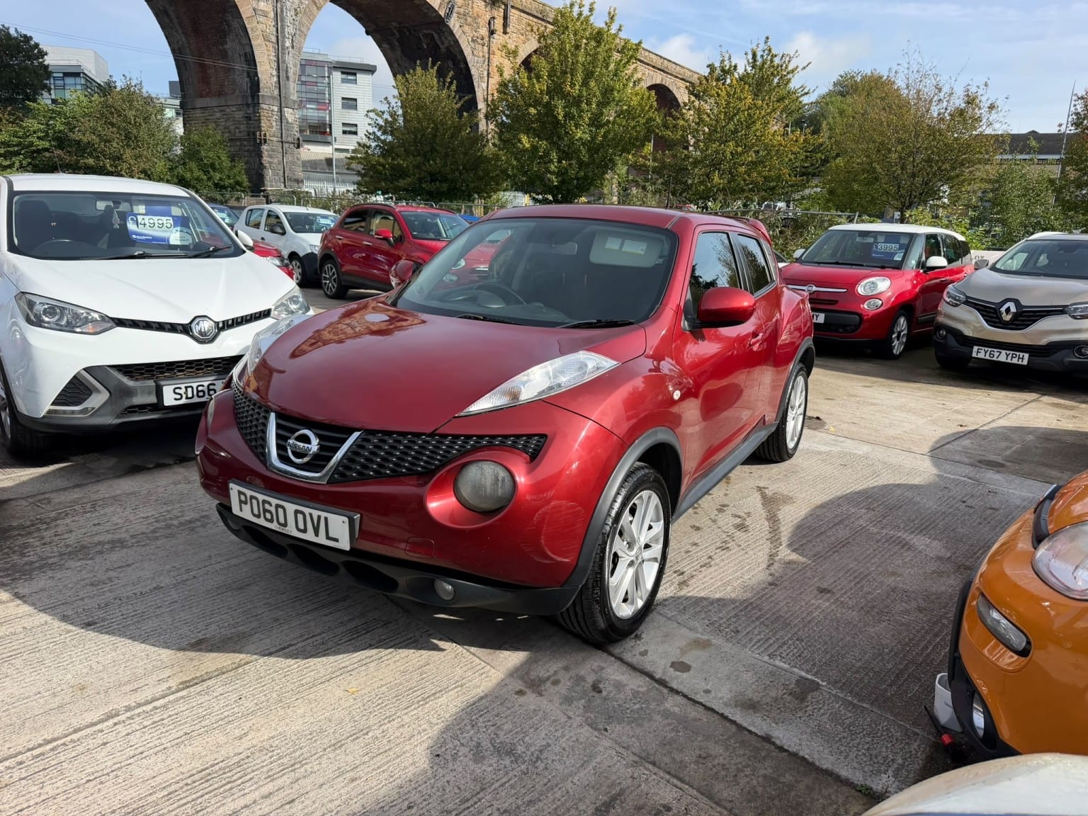 Nissan Juke - image 1 of 30