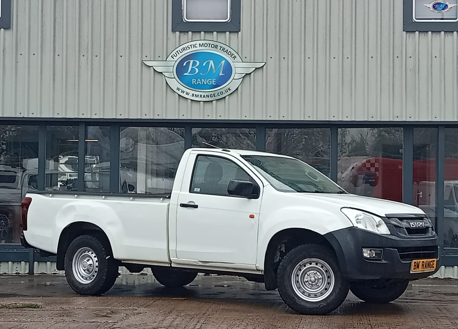Isuzu D-Max - image 1 of 18