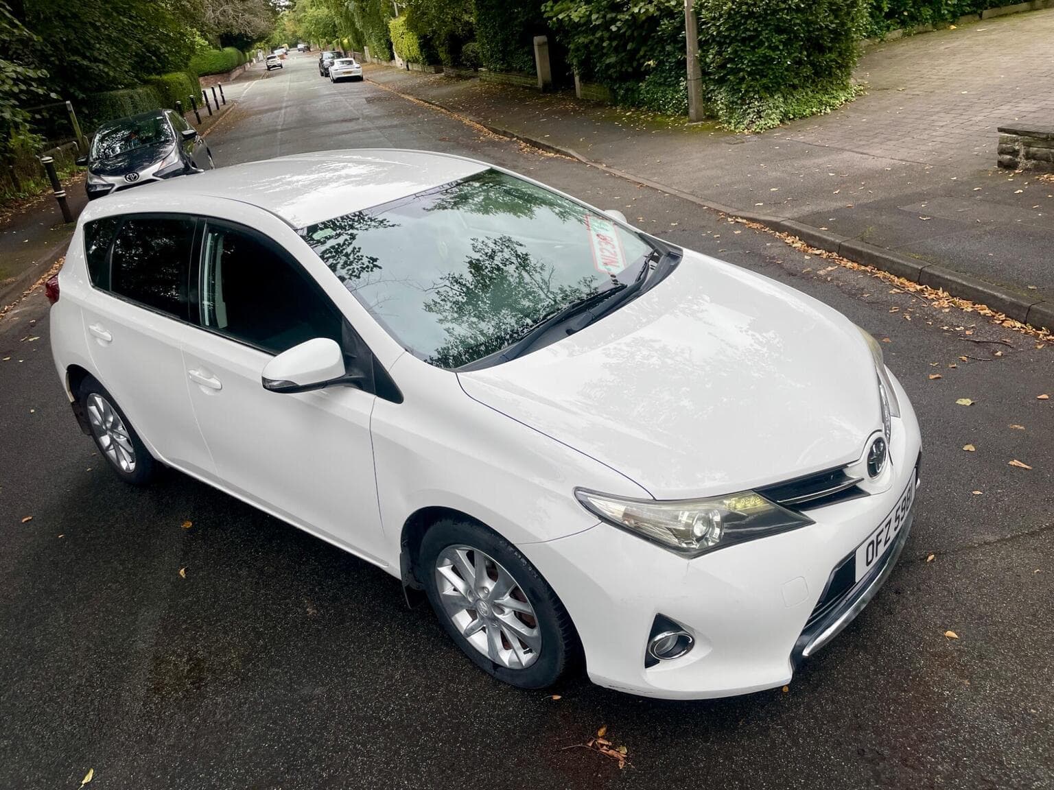 Toyota Auris - image 1 of 41
