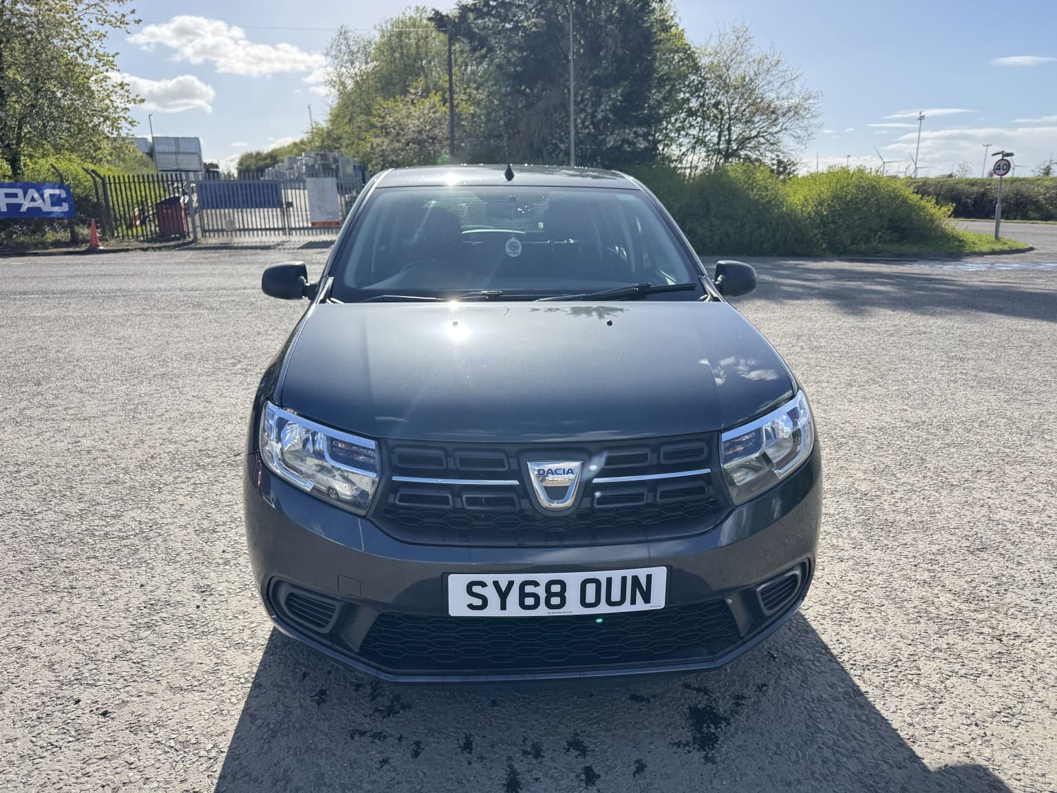 Dacia Sandero - image 1 of 6