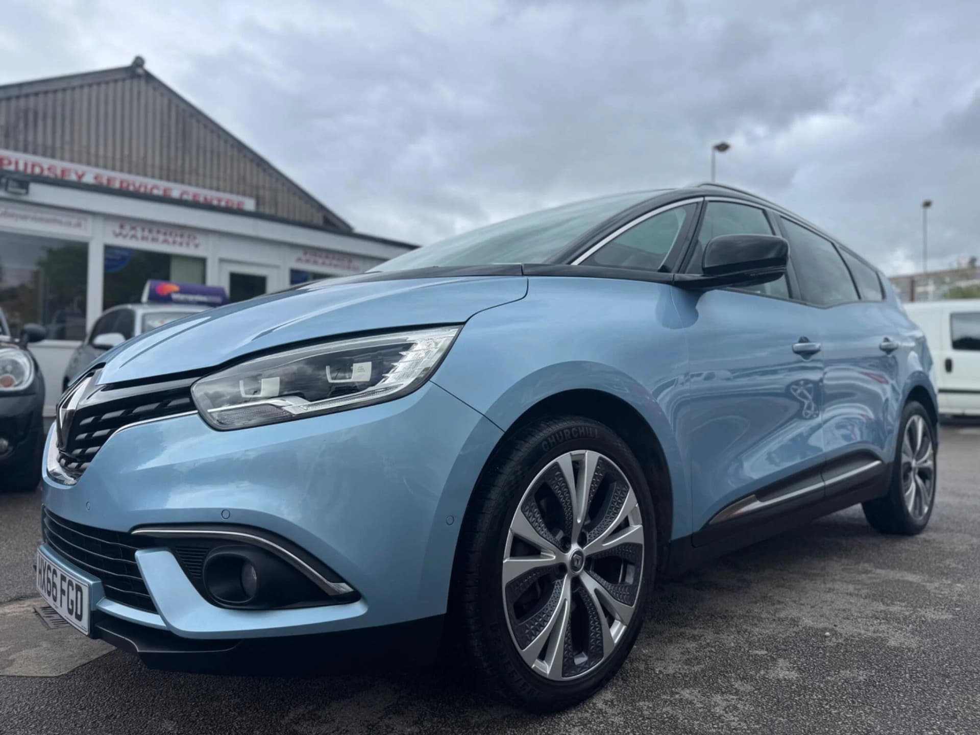 Renault Grand Scenic - image 1 of 93