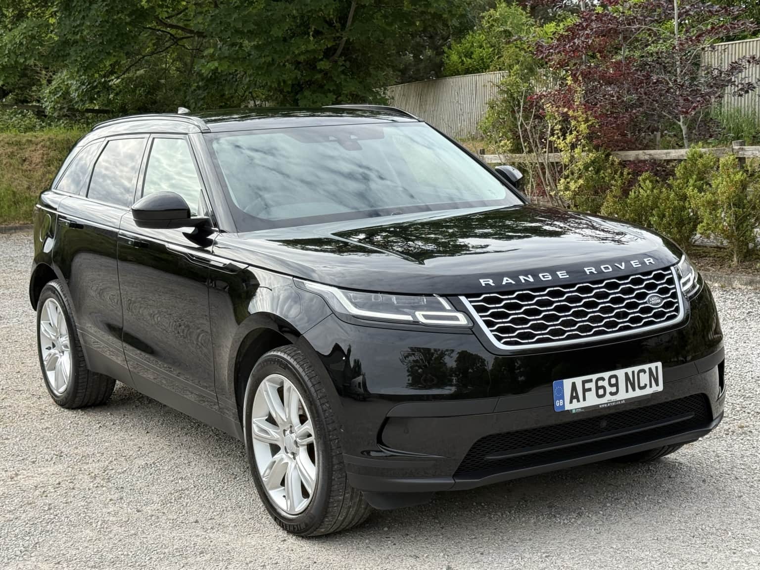 Land Rover Range Rover Velar - image 1 of 25