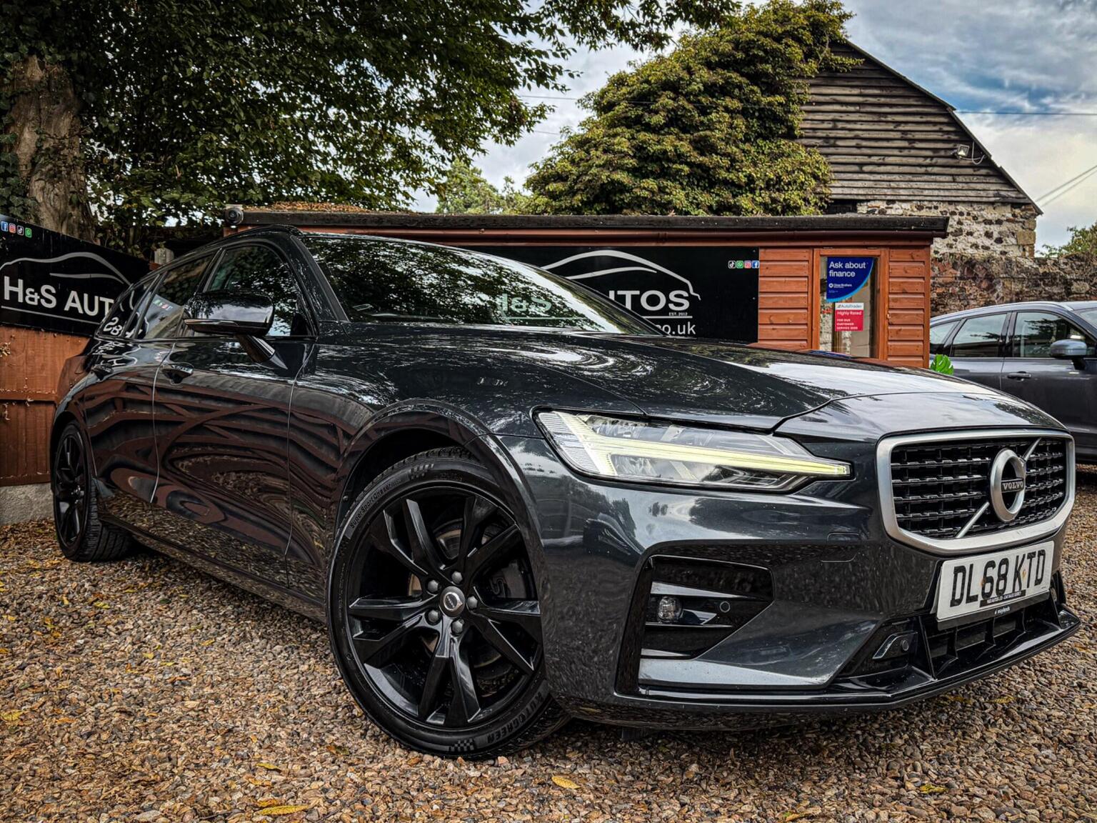 Volvo V60 - image 1 of 45