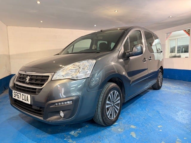 Peugeot Partner - image 1 of 15