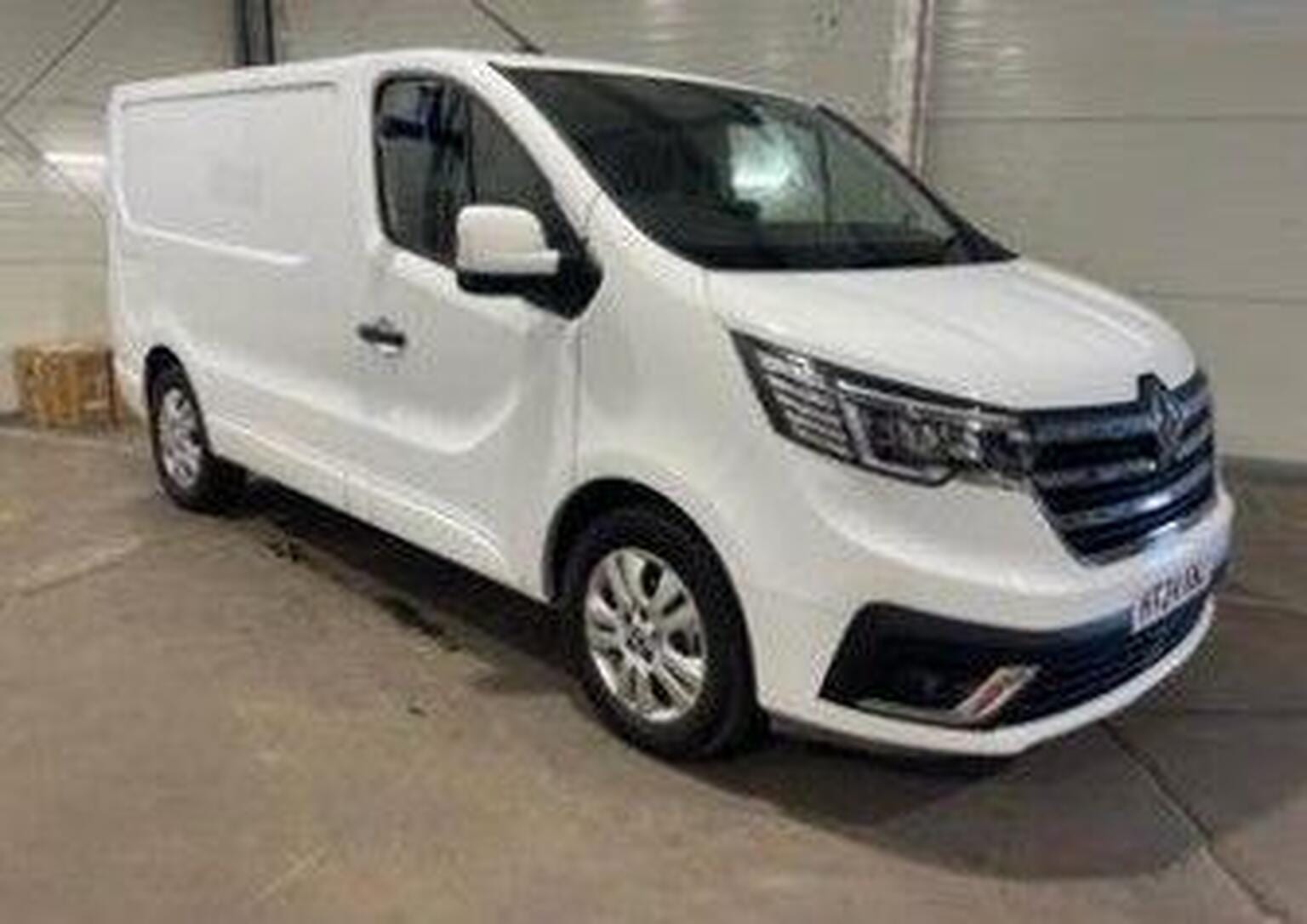 RENAULT TRAFIC - image 1 of 10