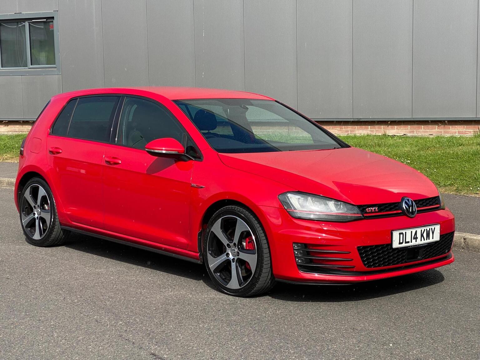 Volkswagen Golf - image 1 of 60