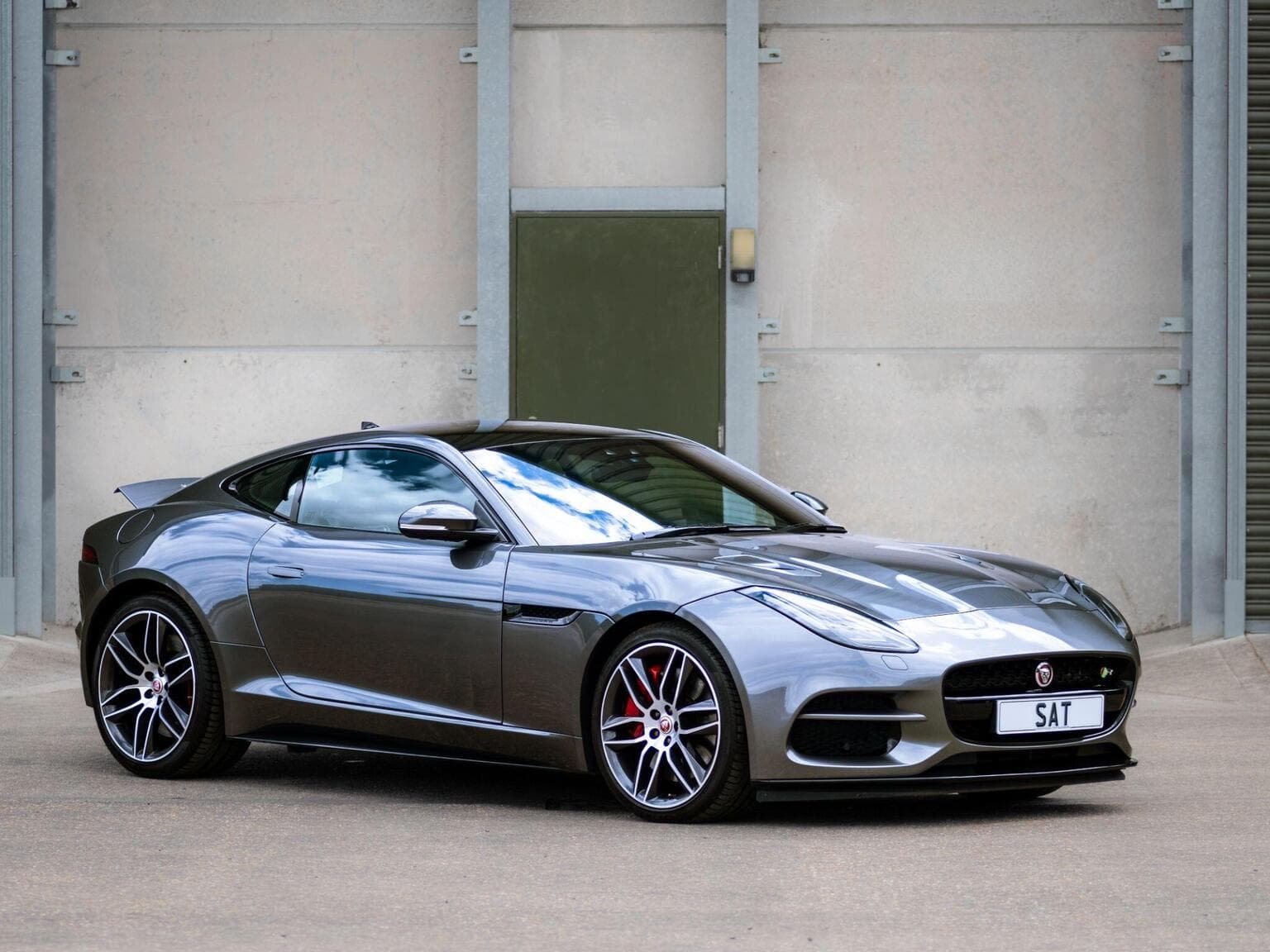 Jaguar F-Type - image 1 of 6