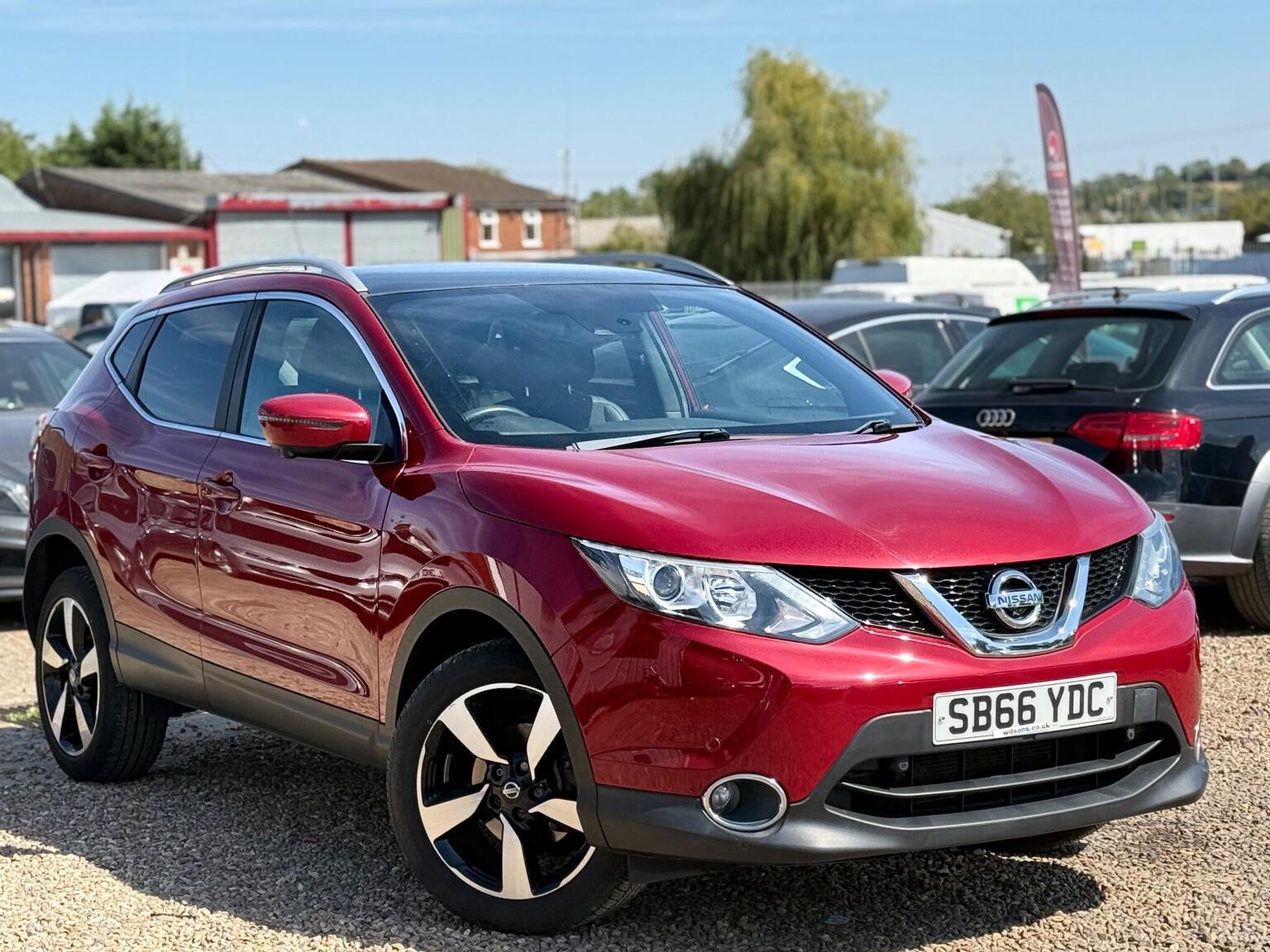 2016 Nissan Qashqai 1.2 DIG-T N-Vision 2WD Euro 6 (s/s) 5dr in red — photo 1 of 45
