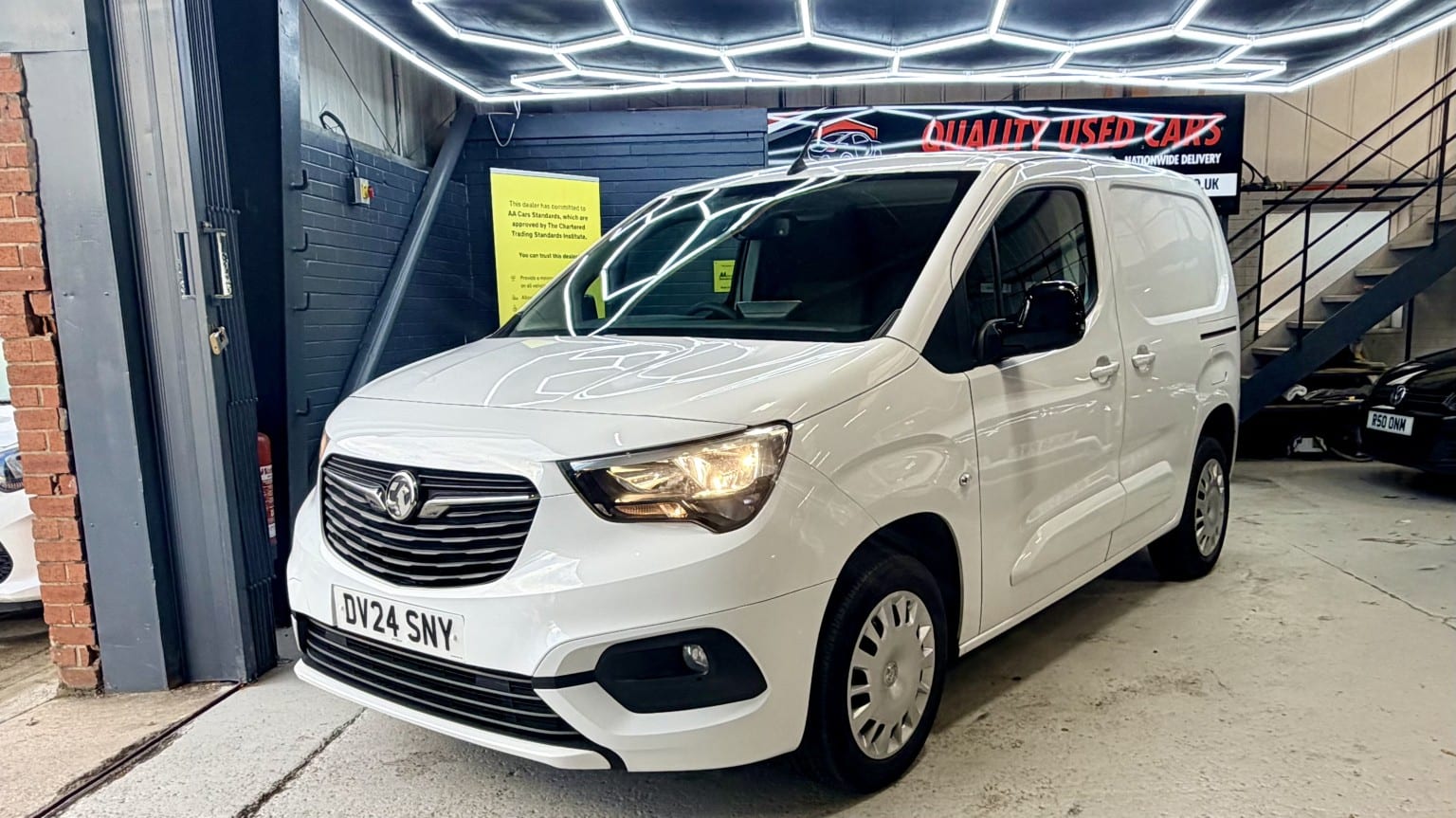 Vauxhall Combo - image 1 of 28
