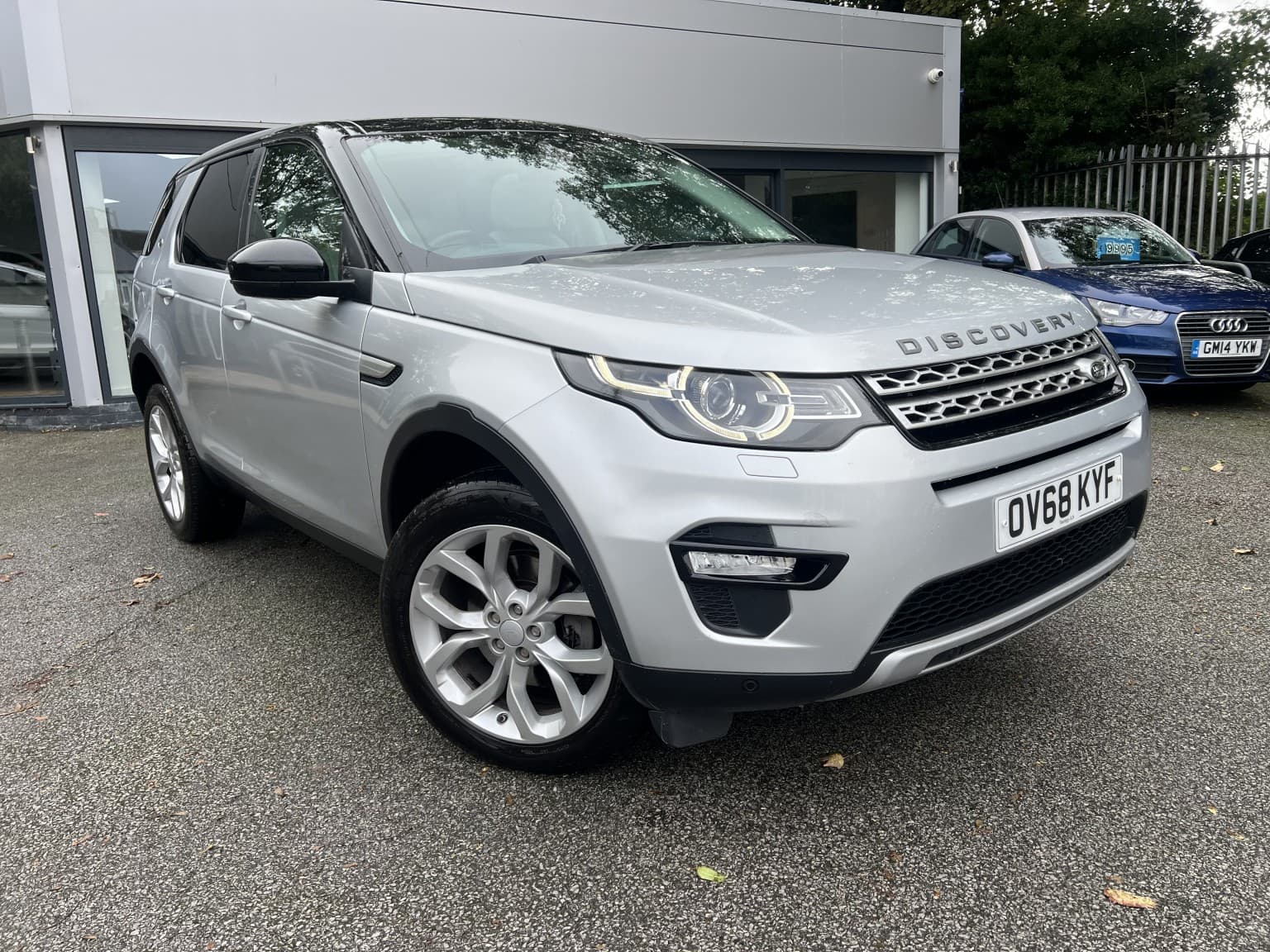 Land Rover Discovery Sport - image 1 of 20