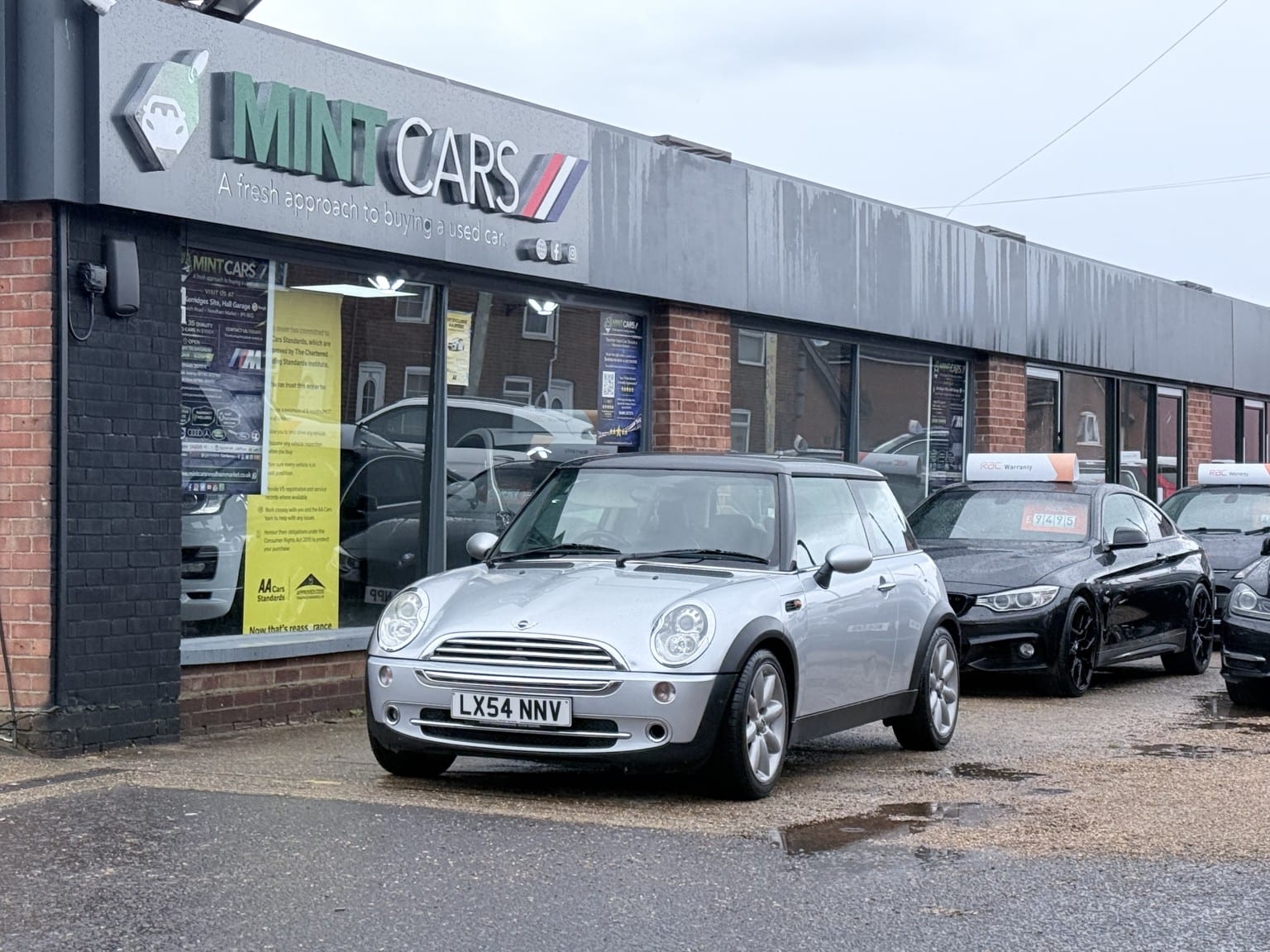 MINI Hatch - image 1 of 23