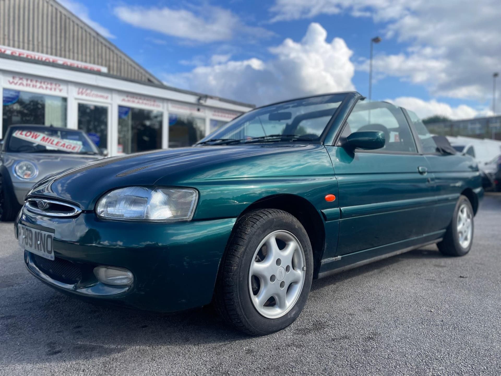 Ford Escort - image 1 of 62