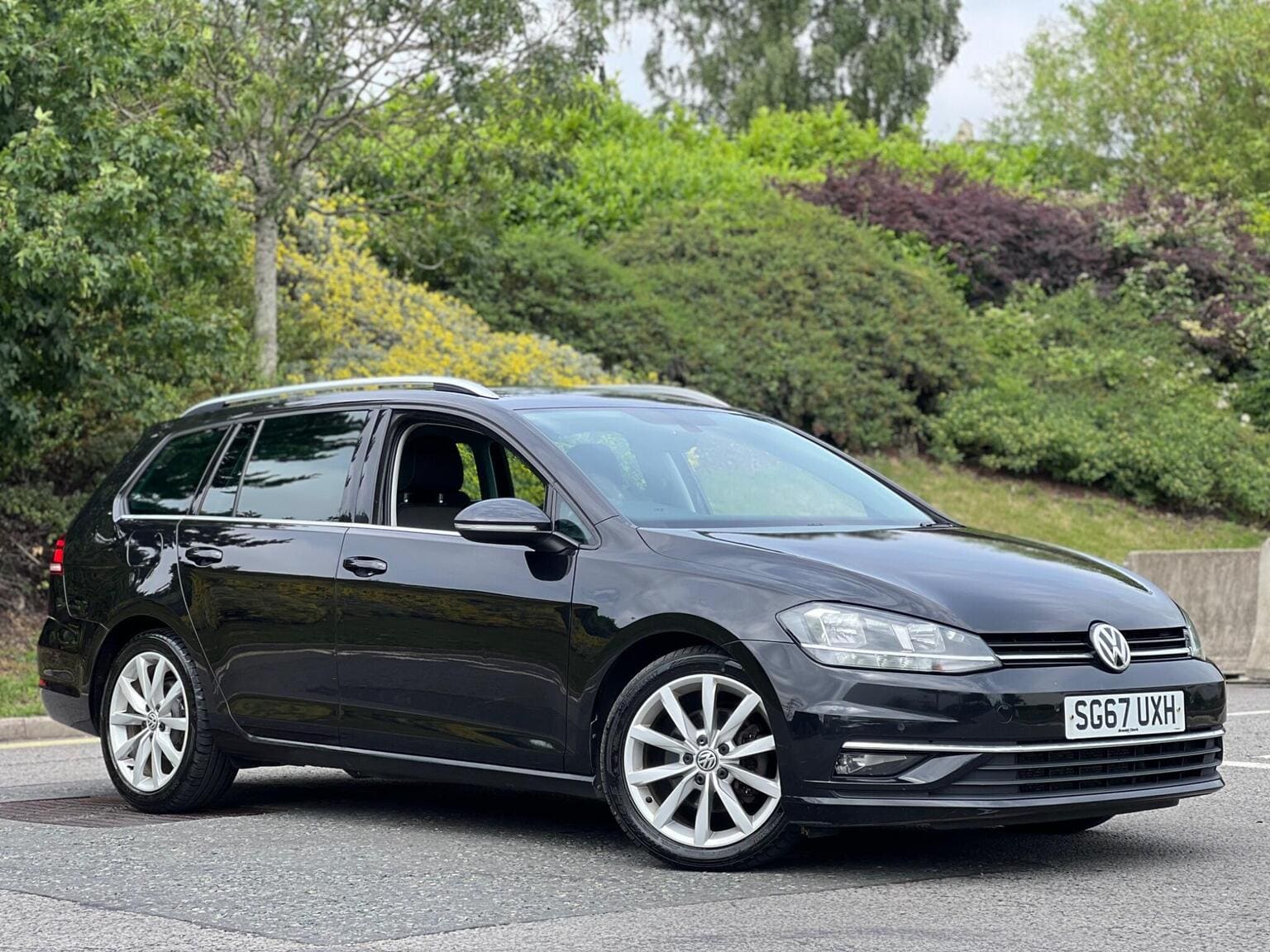 Volkswagen Golf - image 1 of 45
