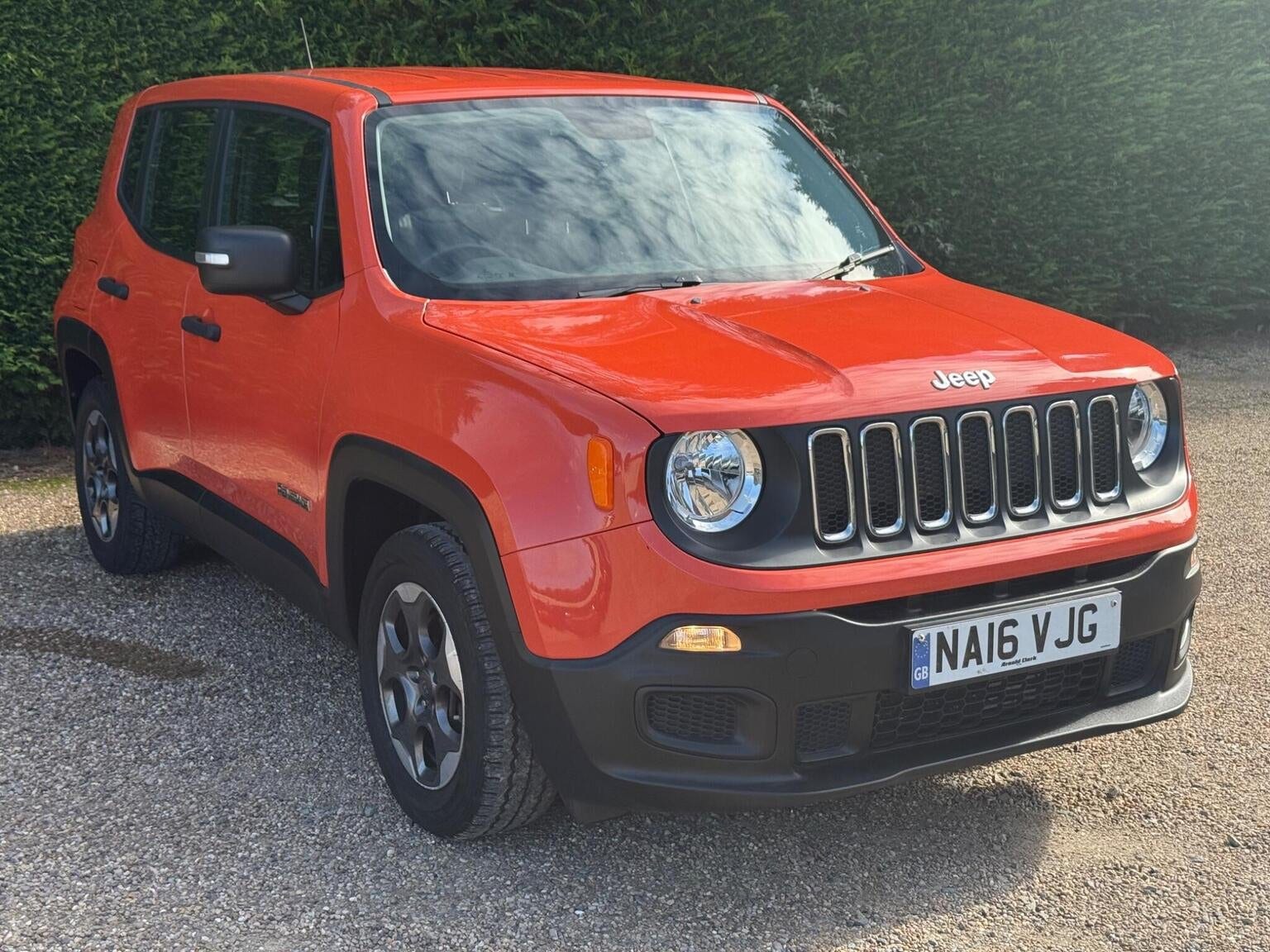 Jeep Renegade - image 1 of 44