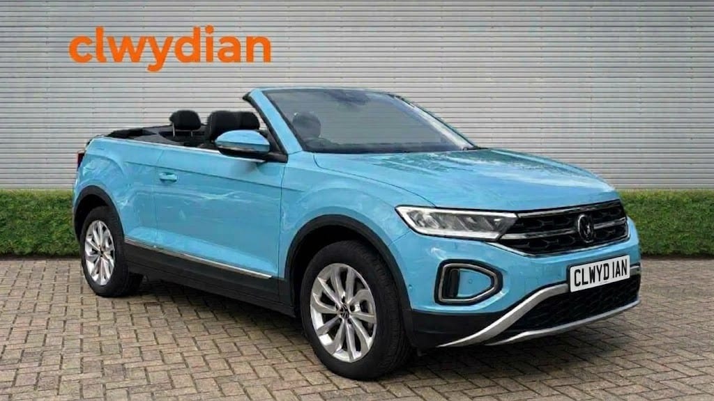 Volkswagen T-Roc - image 1 of 9