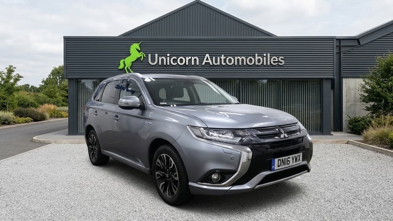 Mitsubishi Outlander - image 1 of 29