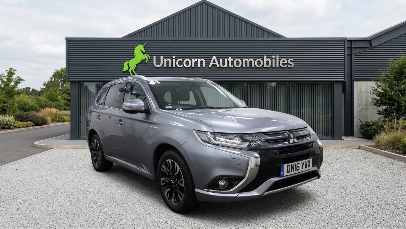 Mitsubishi Outlander - image 1 of 29