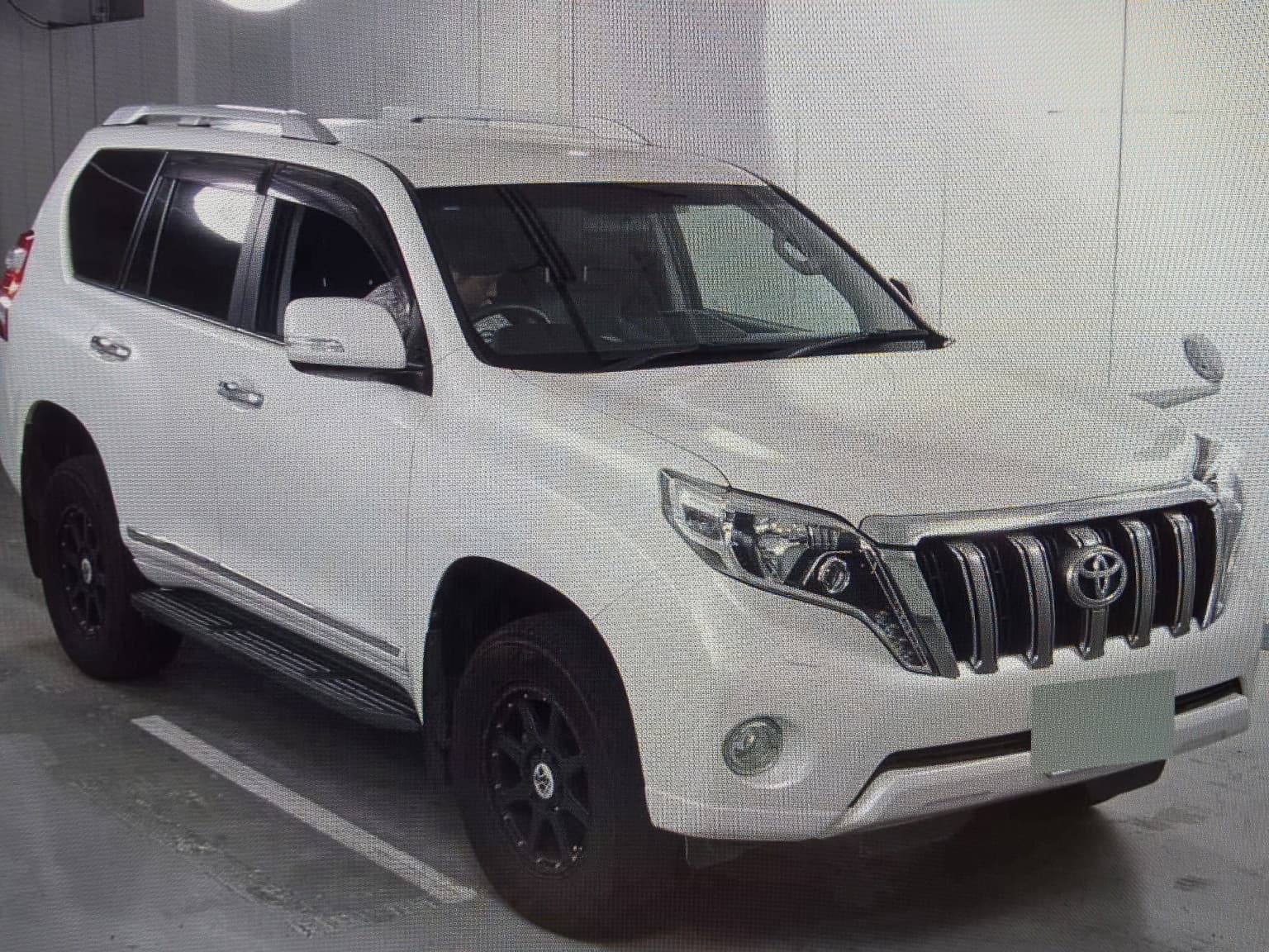 Toyota Land Cruiser - image 1 of 8