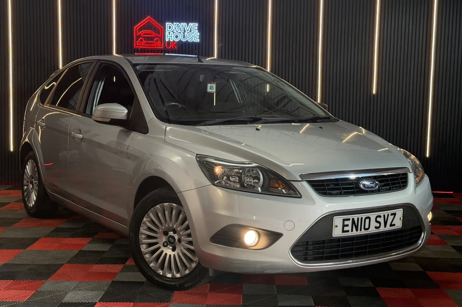 Ford Focus - image 1 of 17