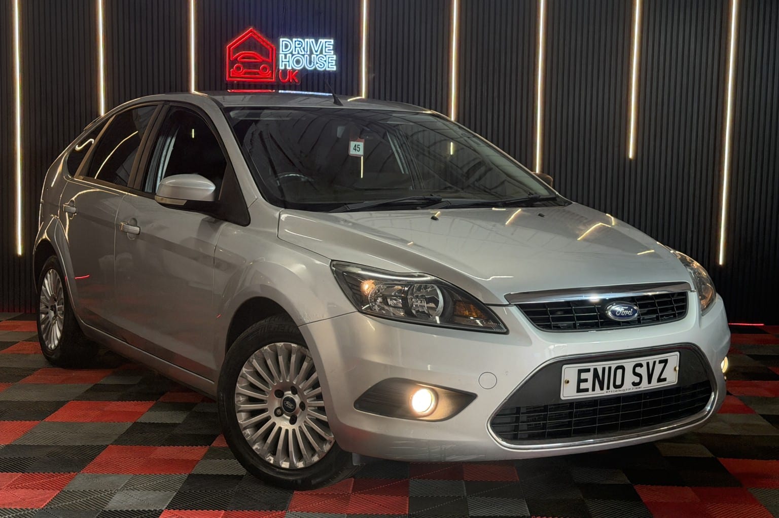 Ford Focus - image 1 of 17