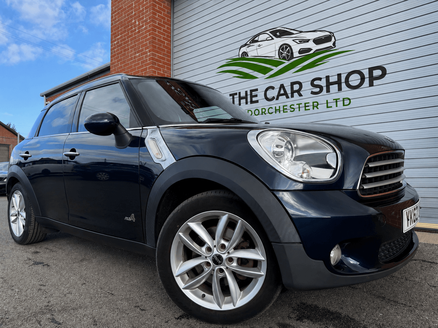 MINI Countryman - image 1 of 15