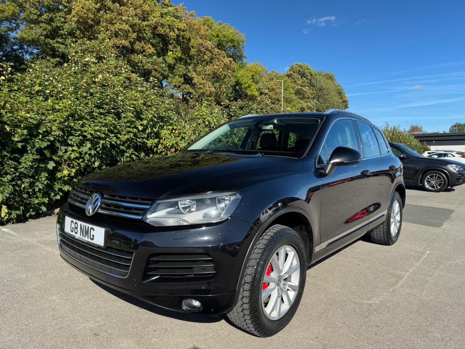 Volkswagen Touareg - image 1 of 57