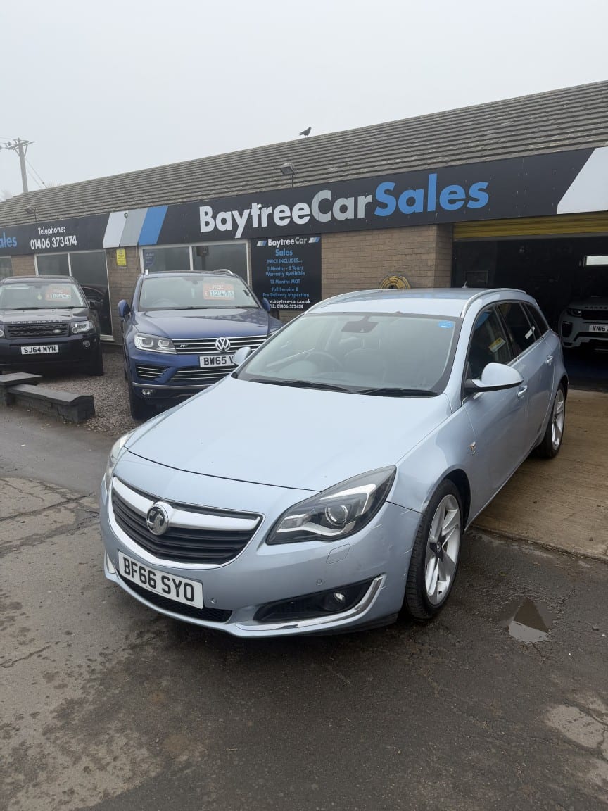 2016 Vauxhall Insignia 2.0 CDTi ecoFLEX SRi Nav in silver — photo 1 of 19