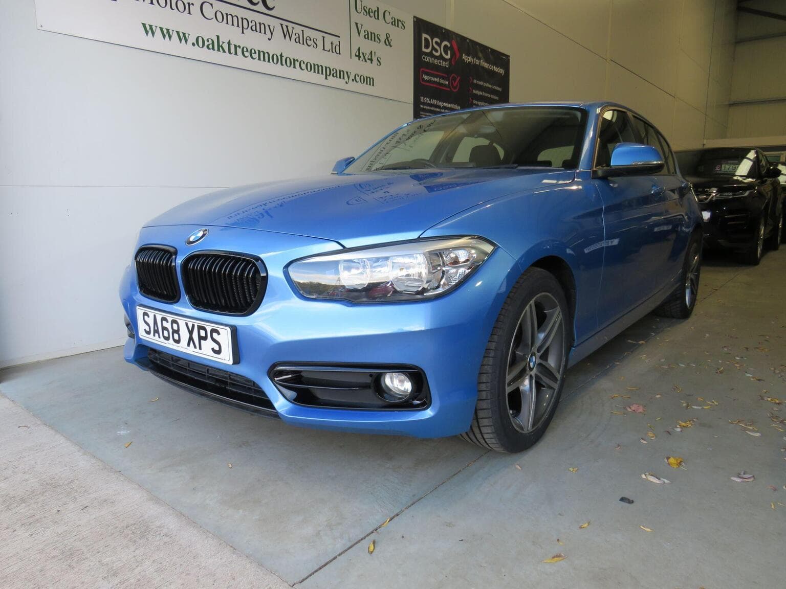 BMW 1 Series - image 1 of 32