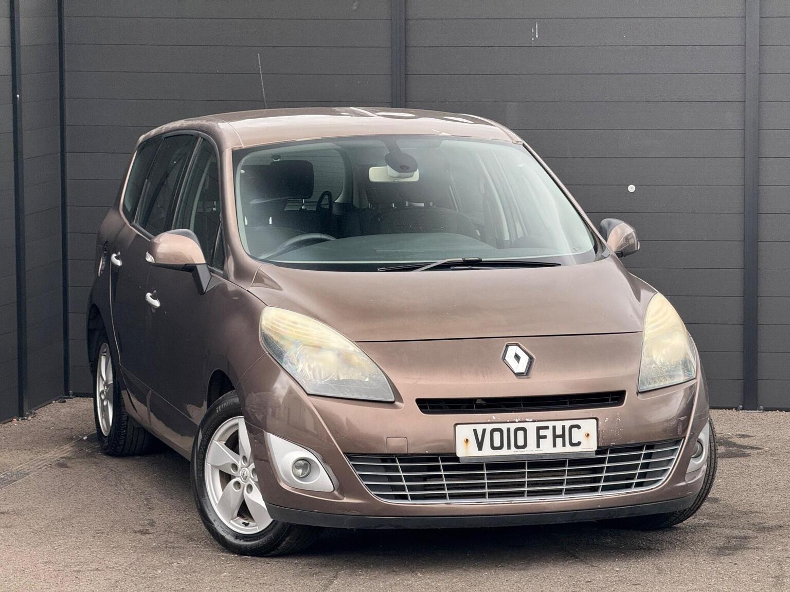 Renault Grand Scenic - image 1 of 48