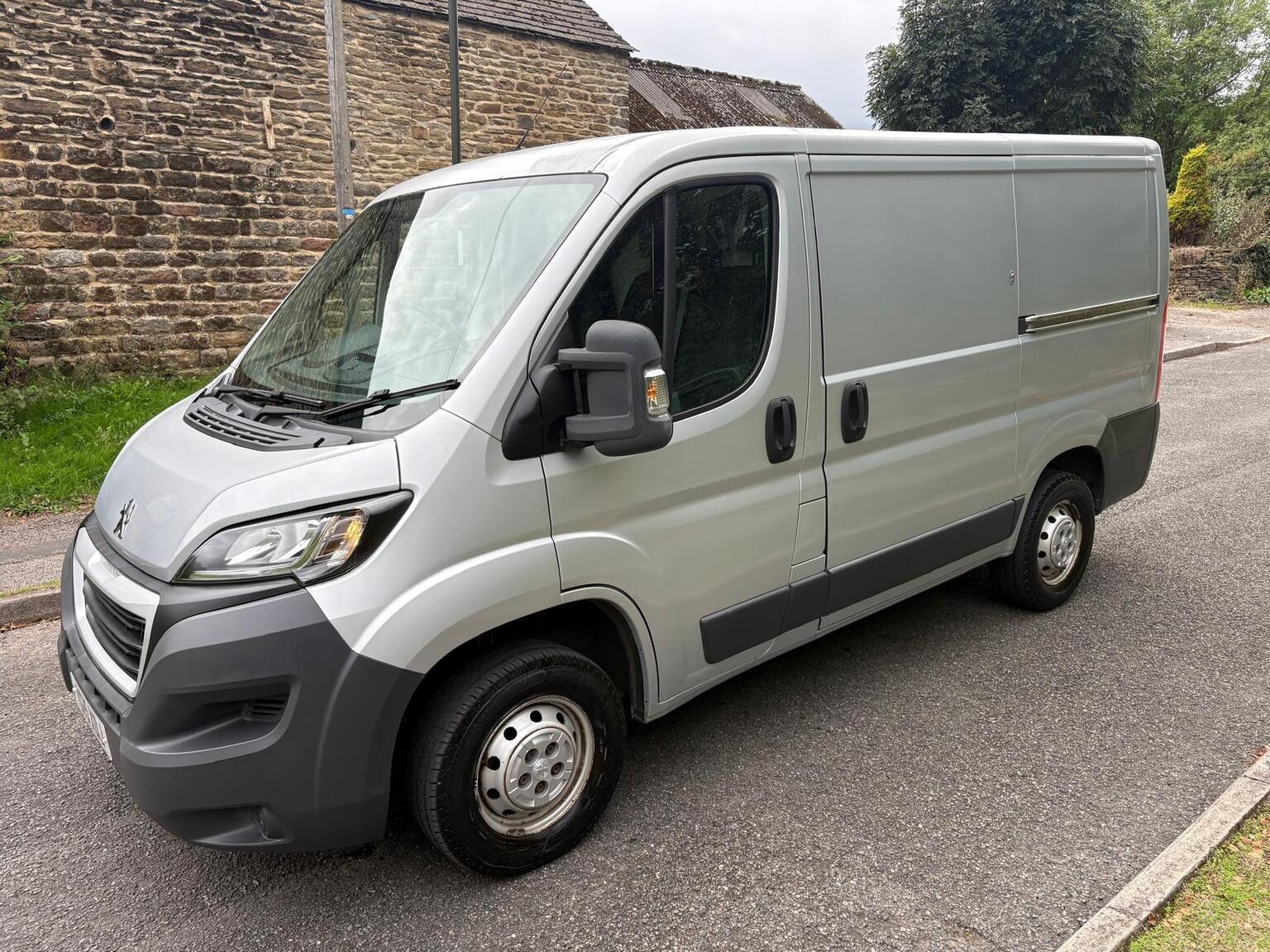Peugeot Boxer - image 1 of 10