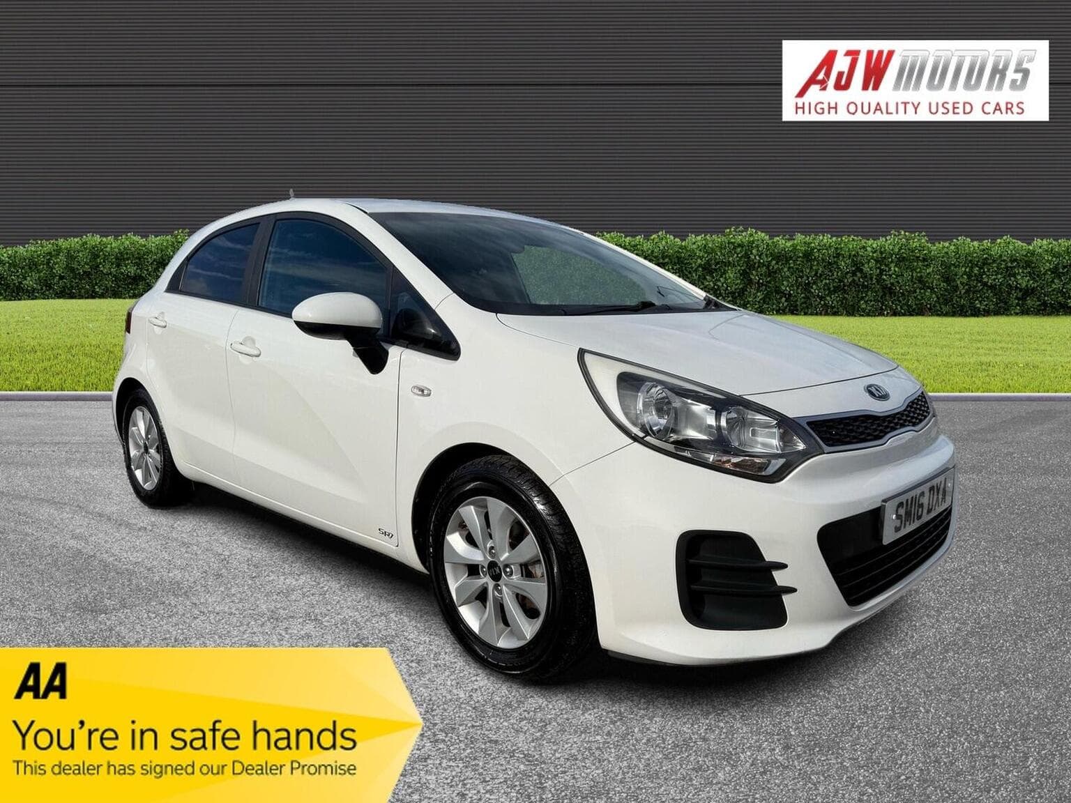 Kia Rio - image 1 of 34